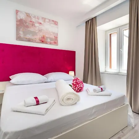 Luxury Old Town 3*