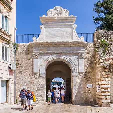 Luxury Old Town 3*