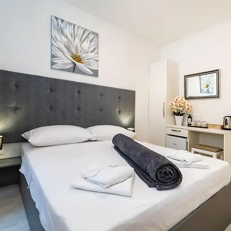 Bed & Breakfast Luxury Old Town 3*
