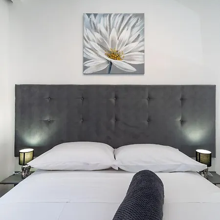 Luxury Old Town 3*
