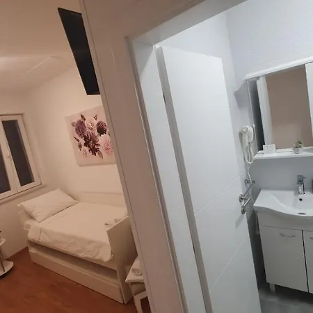 Luxury Old Town Bed and Breakfast Ζαντάρ