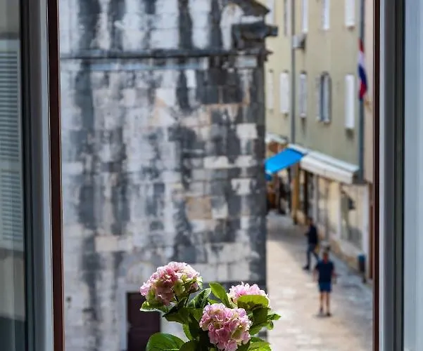 Luxury Old Town Bed and Breakfast 3*