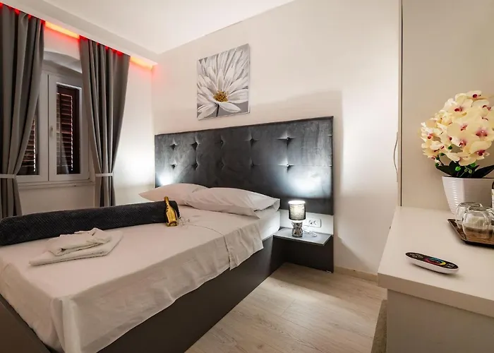 Luxury Old Town B&B 자다르