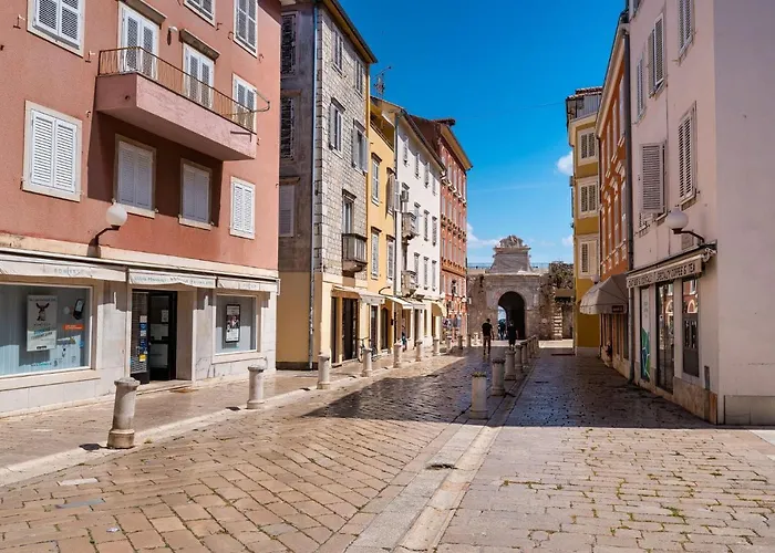 Luxury Old Town B&B 자다르