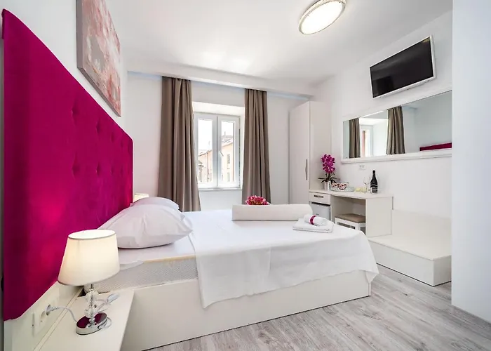 Luxury Old Town Bed and Breakfast 3*