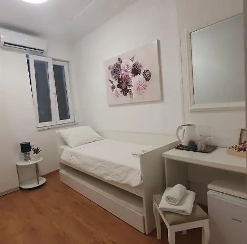 Luxury Old Town B&B 자다르