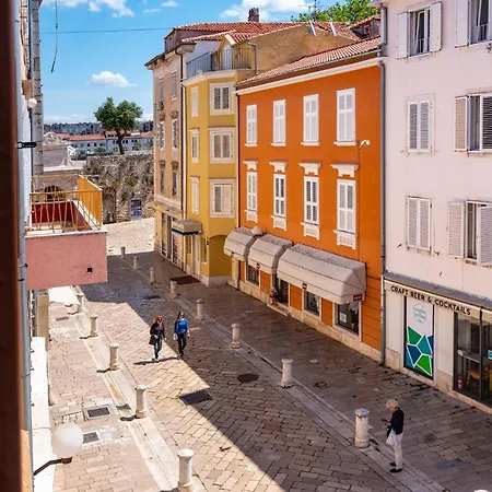 Luxury Old Town Panzió