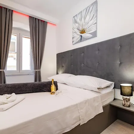 Luxury Old Town Panzió