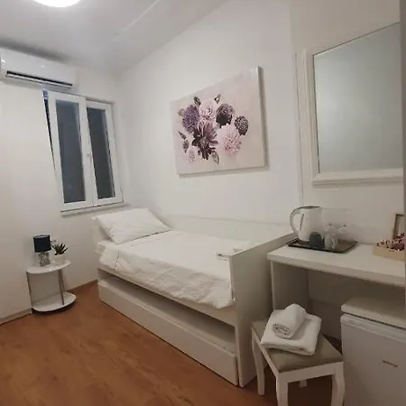 Luxury Old Town Panzió Zára