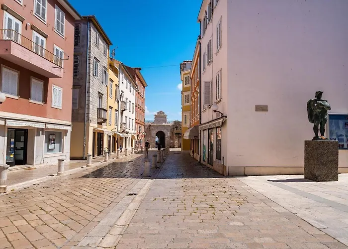 Luxury Old Town krevet i doručak 3*