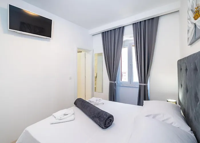 Luxury Old Town krevet i doručak 3*